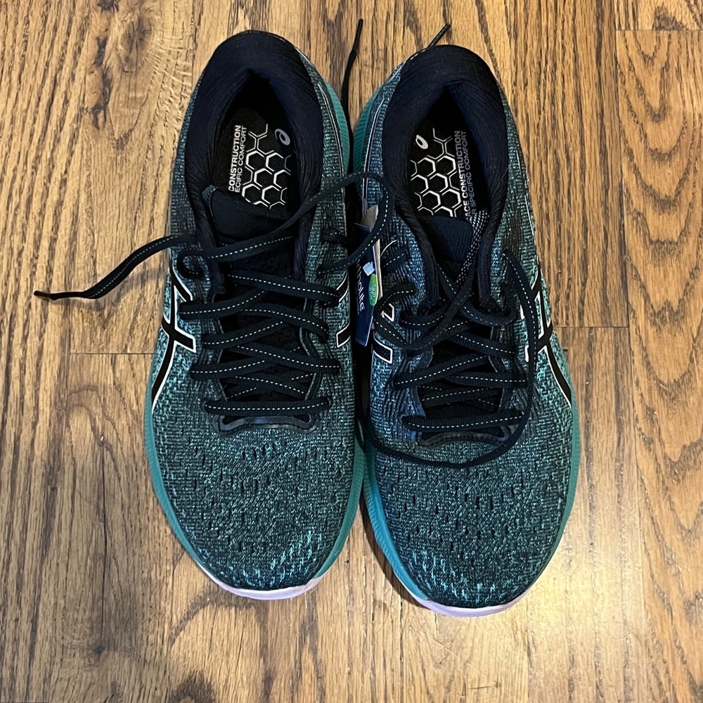 ASICS women’s gel nimbus running Shoes. NWT